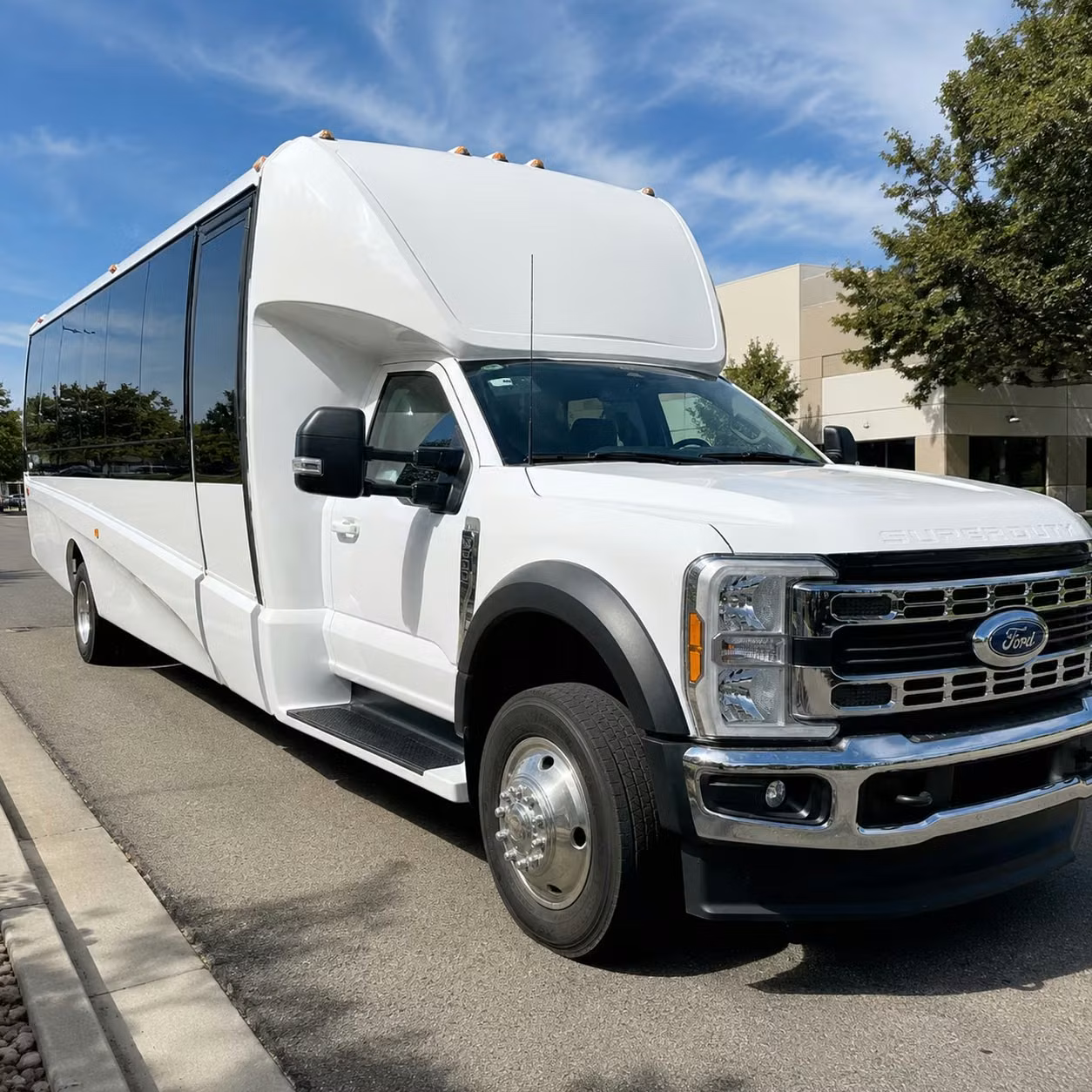 redding 18 passenger minibus rental
